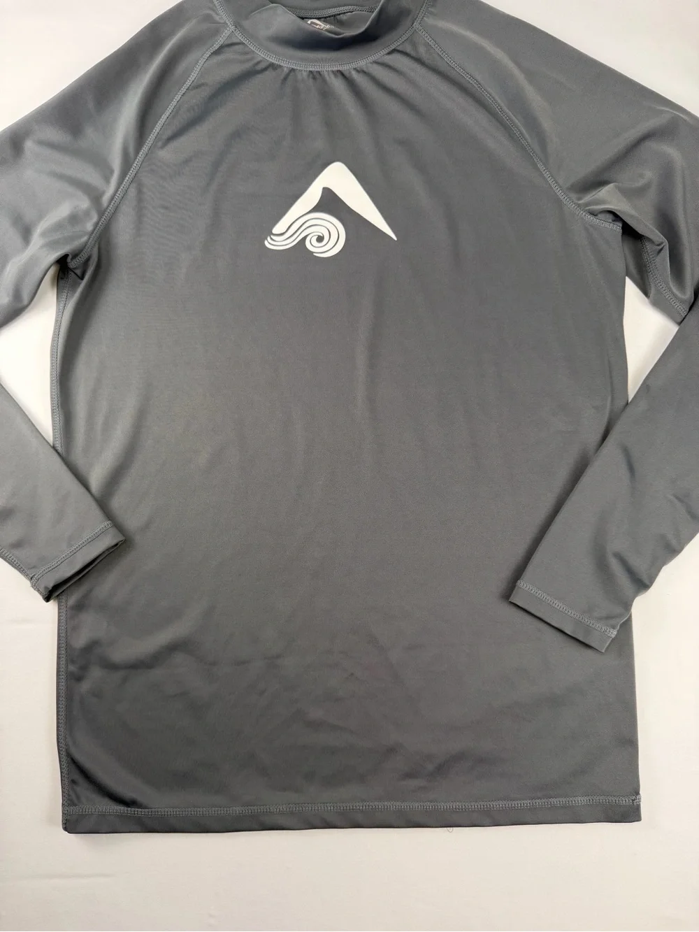 Kanu Surf Men's Gray Long-Sleeve Rash Guard - SPF Protection